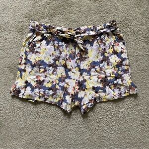 Torrid ~ Pull-On Floral Challis High Waisted Shorts ~ Paperbag ~ Size 2X